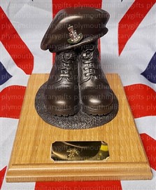 Green Howards Regiment Presentation Boot & Beret Figure Light Oak base